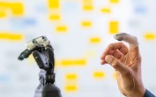 Die Sensorhaut ist sehr flexibel und lässt sich auf vielen Oberflächen anbringen, beispielsweise auch auf Fingern