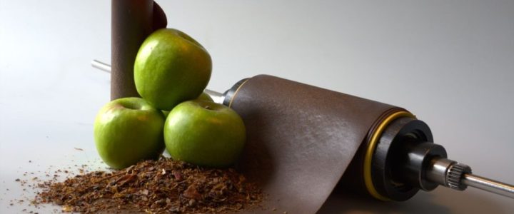 Fraunhofer-Institute forschen intensiv an biobasierten Materialien aus Produktionsrückständen wie hier Apfeltrester als nachhaltige Kunststoffalternativen